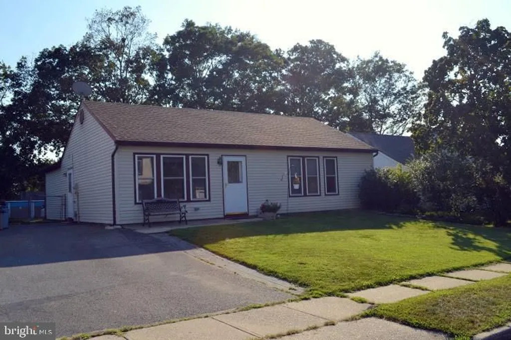 7 Seaview Court, Barnegat, NJ 08005