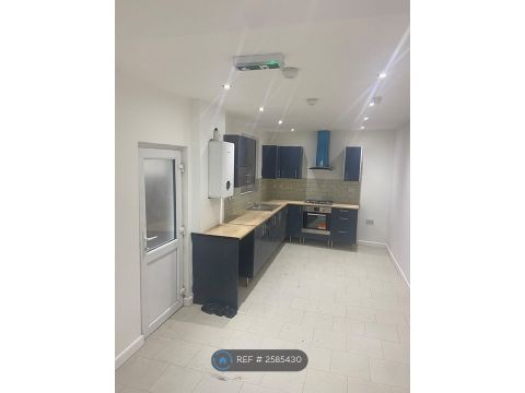 Banff Road, Manchester M14, Room to rent