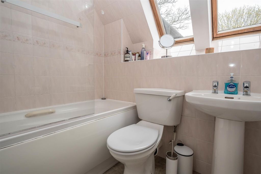 Additional image 7 of 1 bed flat for saleSawyers Hall Lane, Brentwood CM15