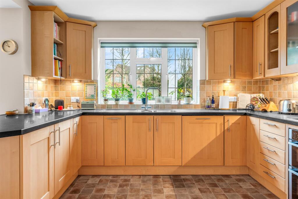 Additional image 9 of Canonsfield Road, Welwyn