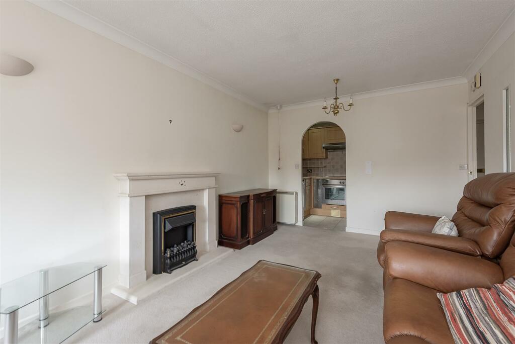 Roundwood Lane, Harpenden photo 4