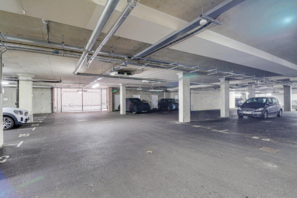 Additional image 17 of Gibbs Close, Harpenden, AL5