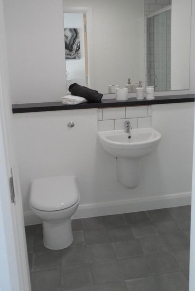3 Bed Flat, Fox St, L3, N1 7GU photo 4