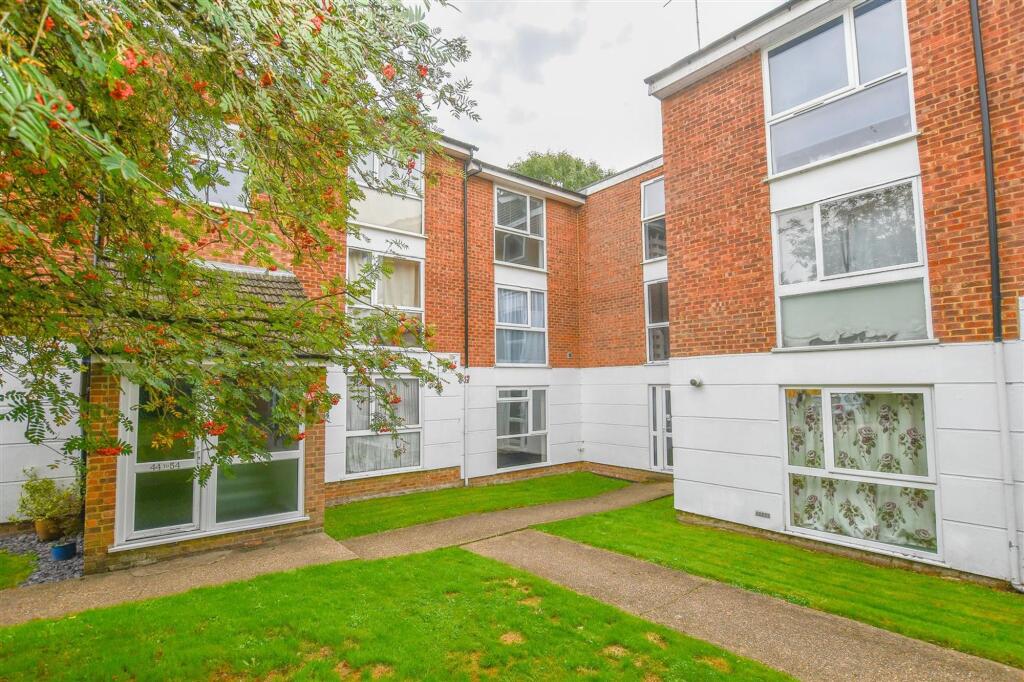 Lakeside Place, London Colney, AL2