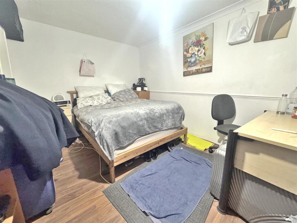 Furzen Crescent, Hatfield photo 5