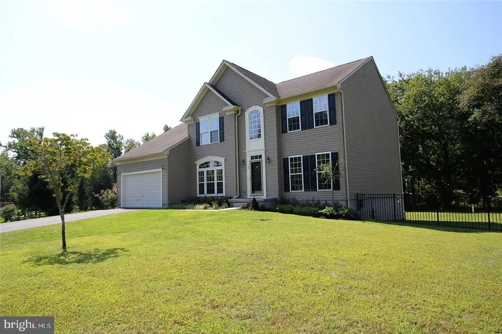 16 Fountain View Drive, Jackson, NJ 08527