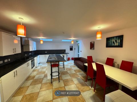 Wells Court, Coventry CV5, Room to rent