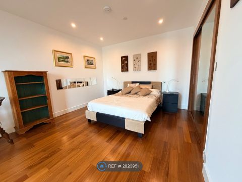 The Hayes, Cardiff CF10, Studio to rent
