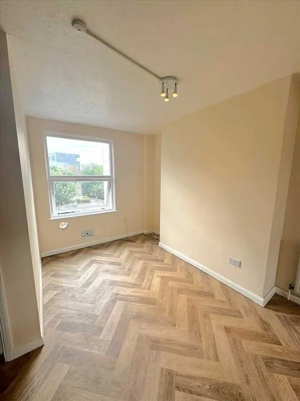 2 Bed Flat, Commercial Road, E1, N1 7GU photo 2