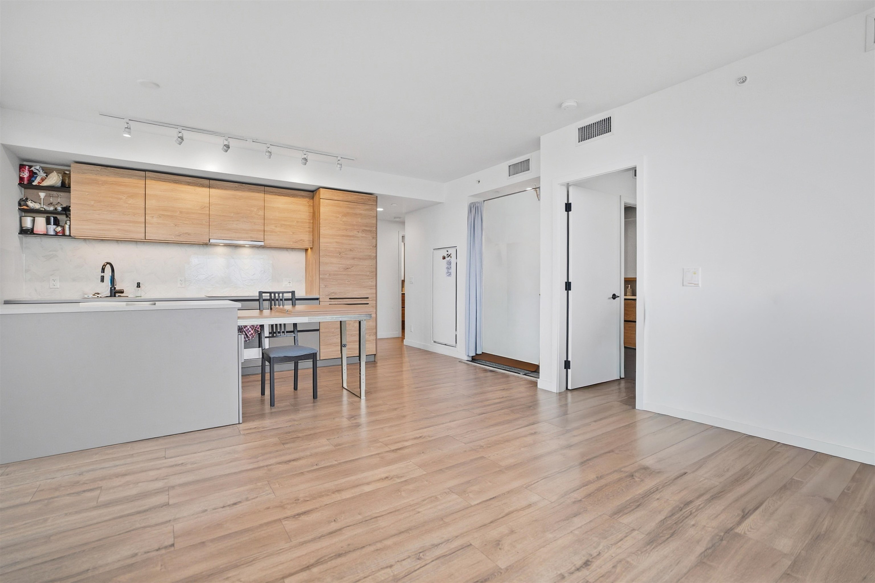 Additional image 4 of 2602-10448 University Drive, Surrey, BC, V3T 0S7
