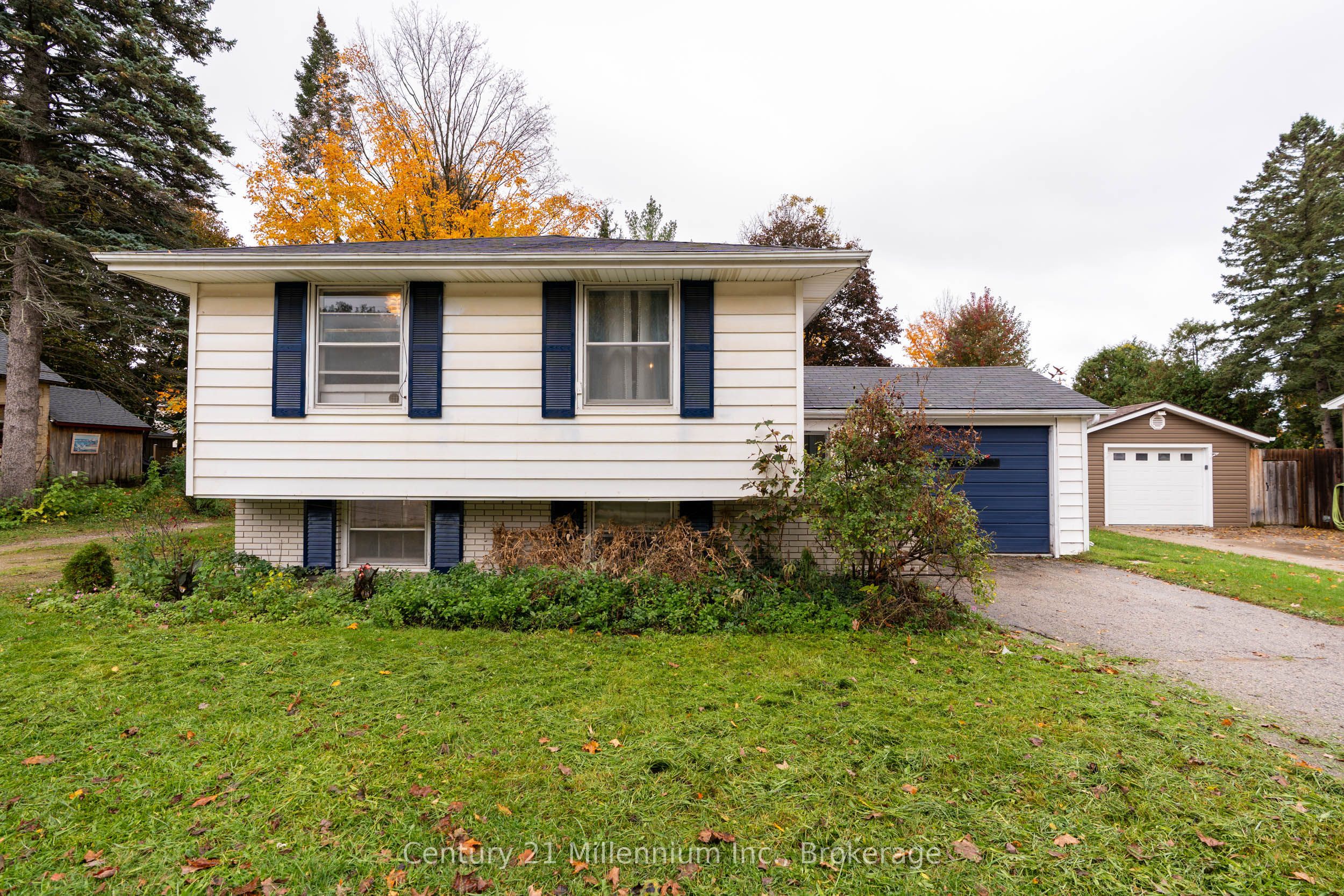 Additional image 2 of 698 Gustavus Street, Saugeen Shores, ON, N0H 2C0