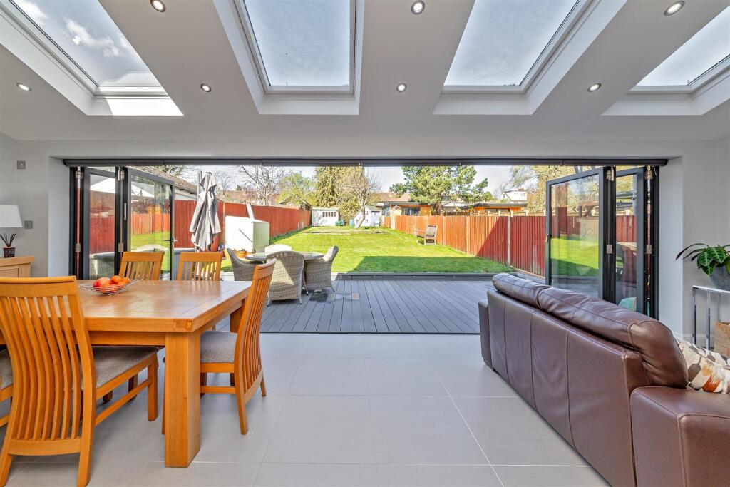 Batchwood Drive, St Albans photo 4