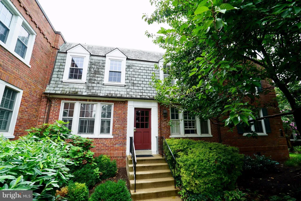 1724 Rhodes Street Unit 5-272, Arlington, VA 22201