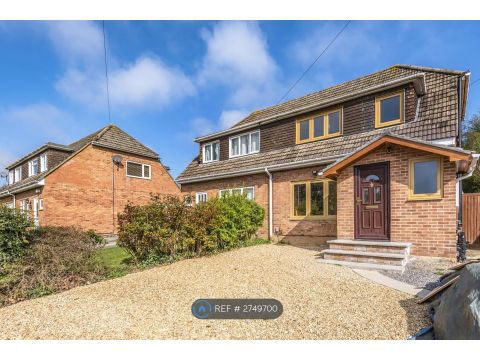 Colliers Way, Reading RG30, Room to rent