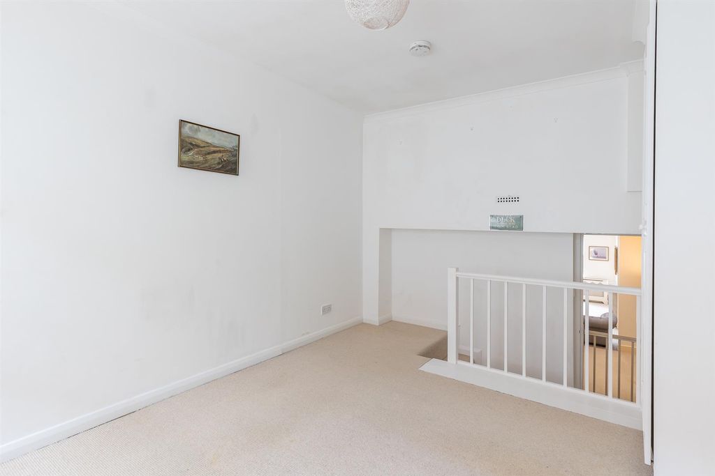 Additional image 11 of 2 bed flat for saleCowes, Isle Of Wight PO31