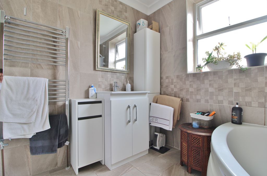 Additional image 9 of 2 bed flat for saleWhitwell Road, Southsea PO4