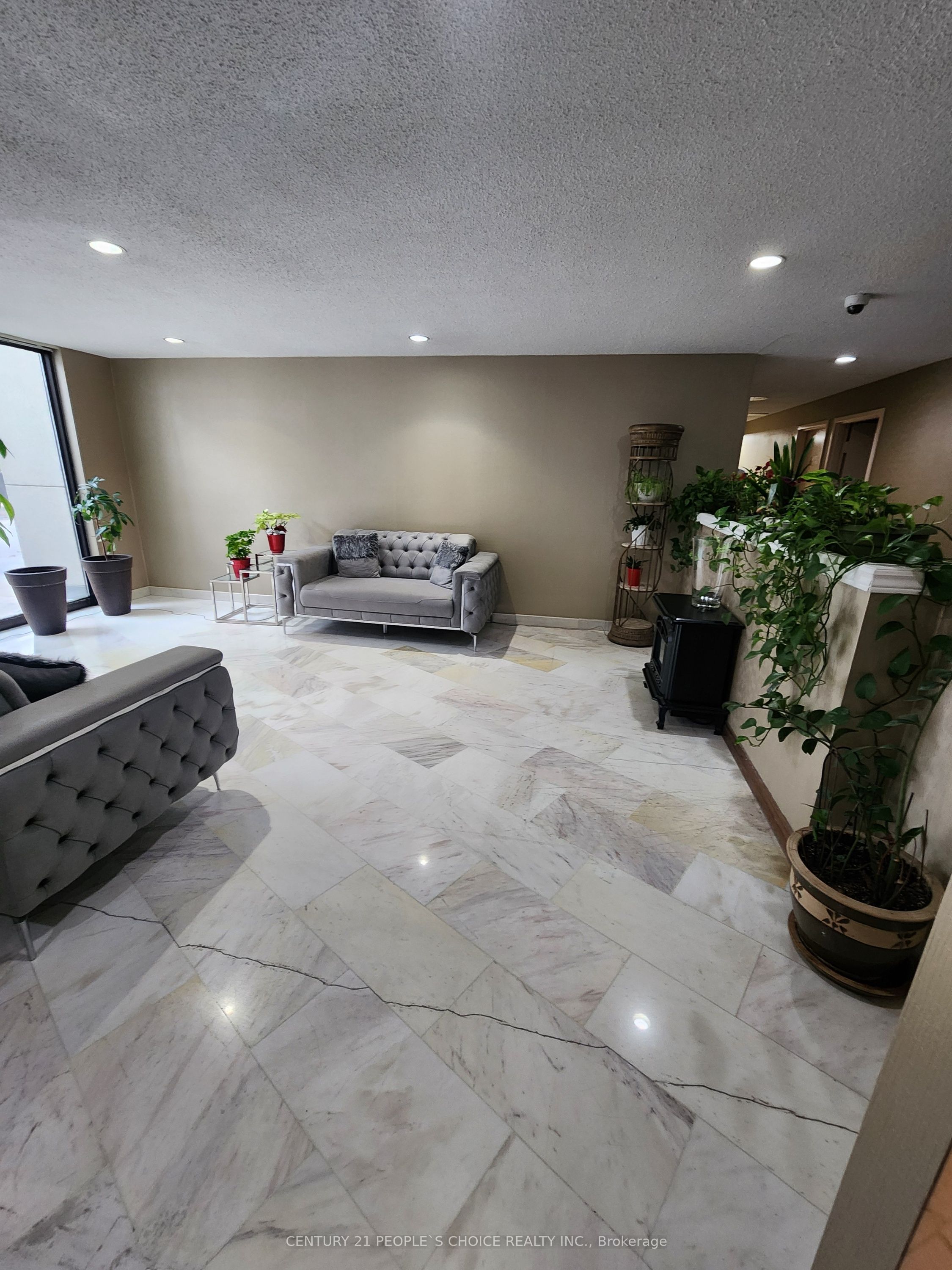 1803-3695 Kaneff Crescent, Mississauga, ON, L5A 4B6