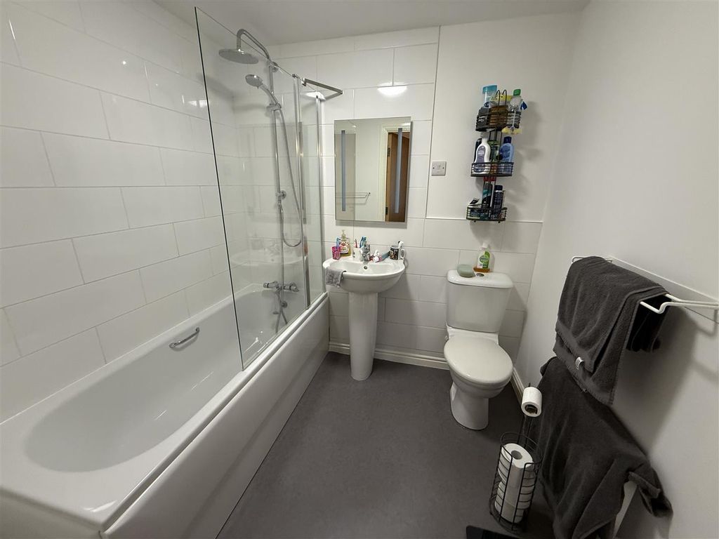 Additional image 22 of 2 bed flat for saleRhodfa'r Ceffyl, Ffoslas, Kidwelly SA17