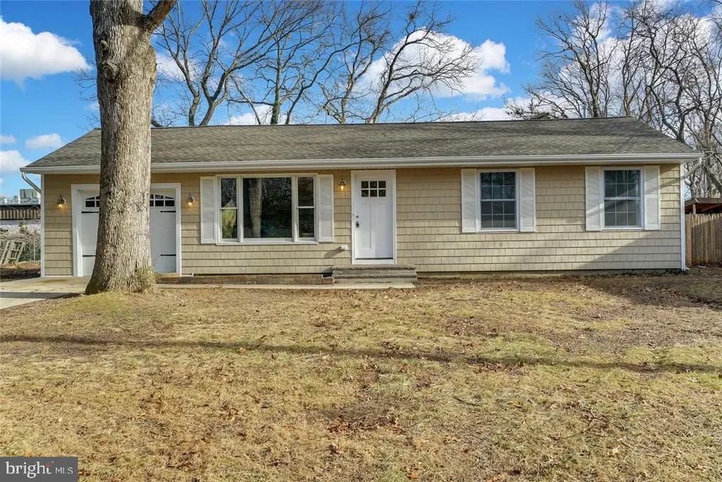 9 Chain Boulevard, Bayville, NJ 08721