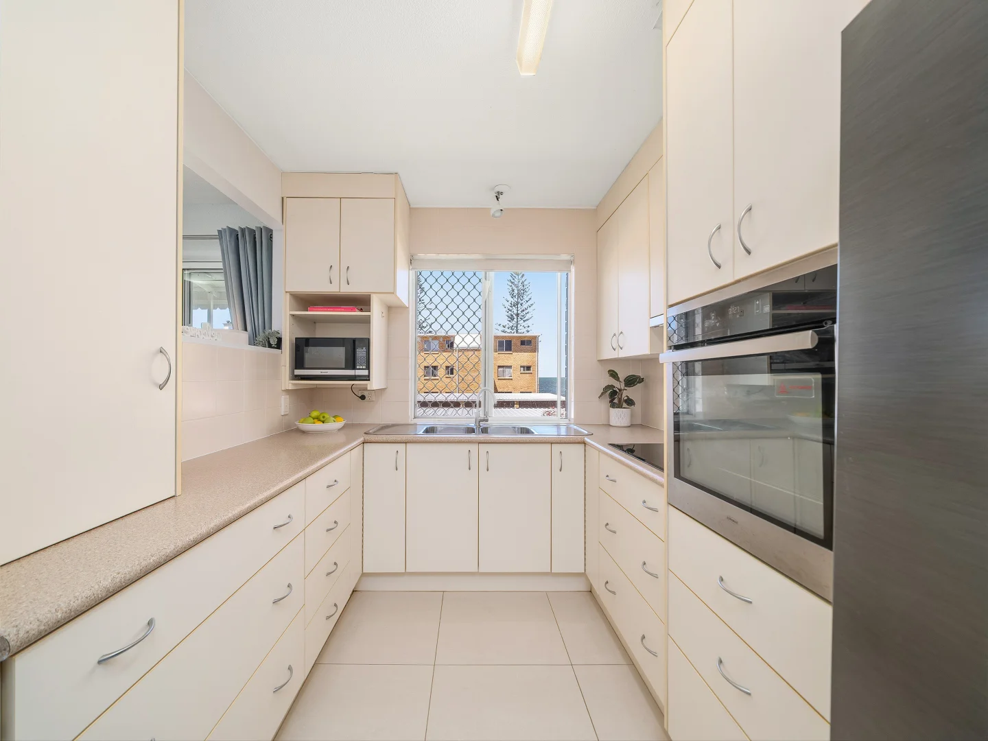 6/18 Tramore Street, Margate QLD 4019 photo 5