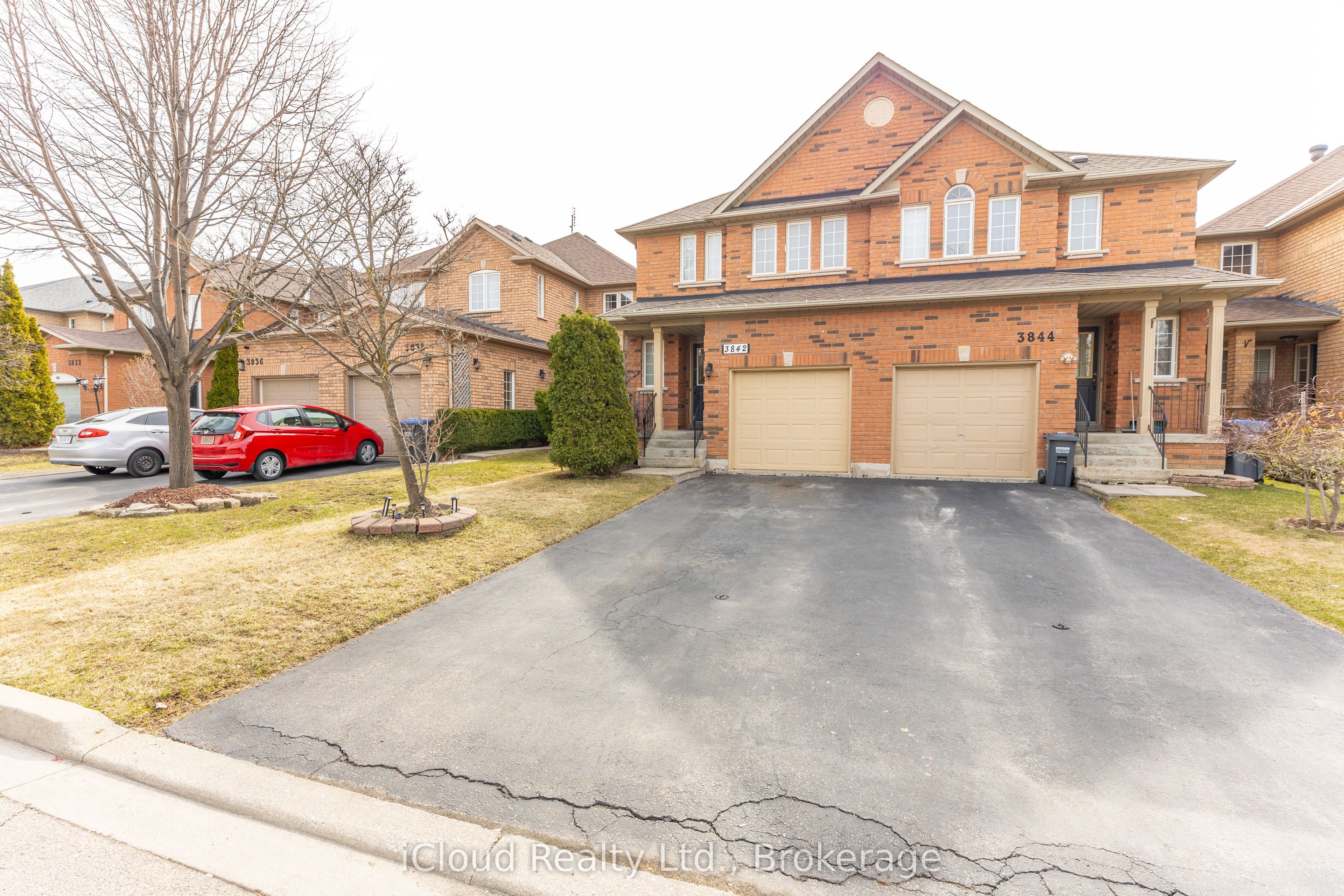 3842 Ridgepoint Way, Mississauga, ON, L5N 7T9