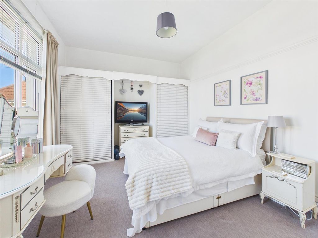 Additional image 7 of 3 bed flat for saleLougher Gardens, Porthcawl CF36