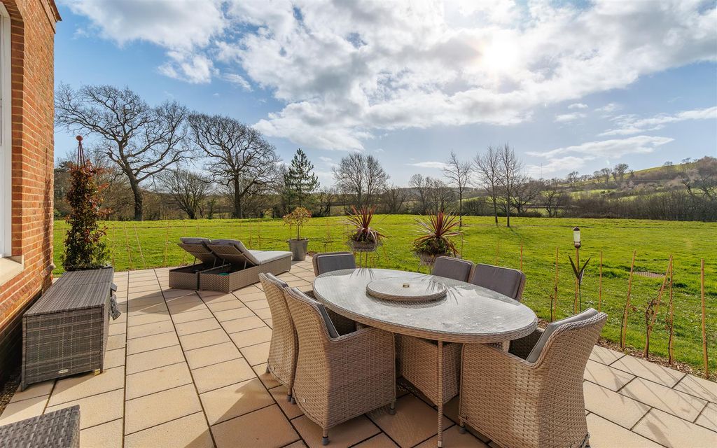 Additional image 4 of 2 bed flat for saleGatcombe, Nr Newport, Isle Of Wight PO30