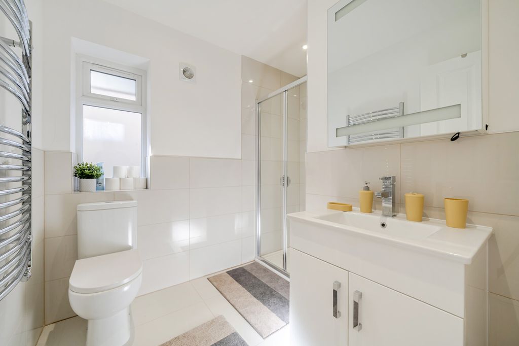 Additional image 20 of 6 bed detached house for saleLyonsdown Avenue, New Barnet EN5