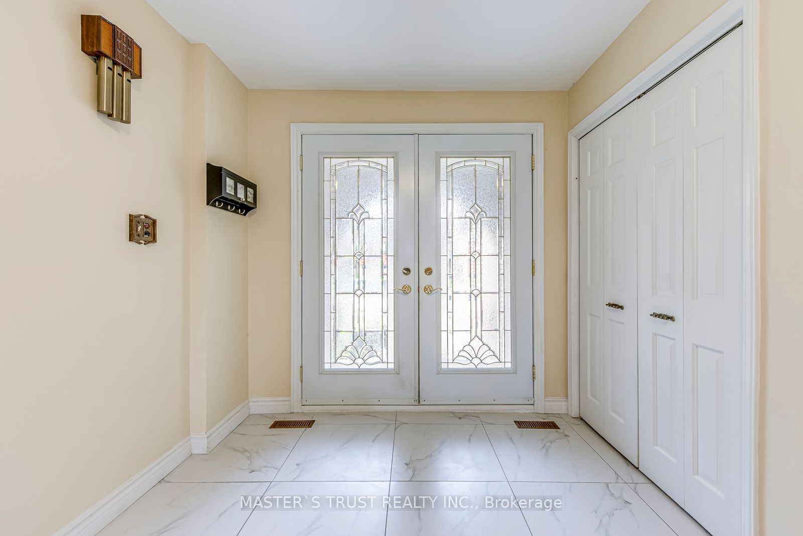 Additional image 3 of 2591 Robin Drive, Mississauga, ON, L5K 2G2