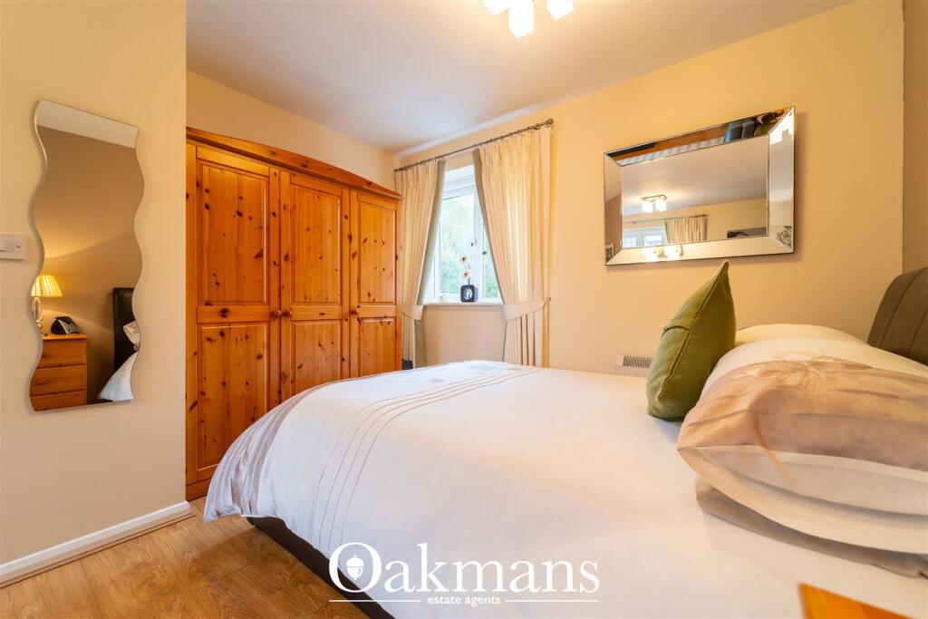 Cardinal Close, Birmingham, B17 photo 4
