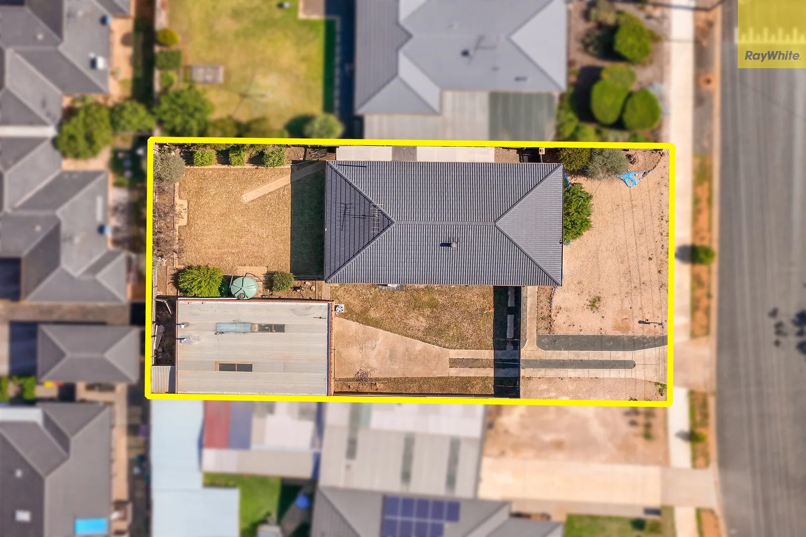 13 Jonathan Drive, Darley VIC 3340 photo 2