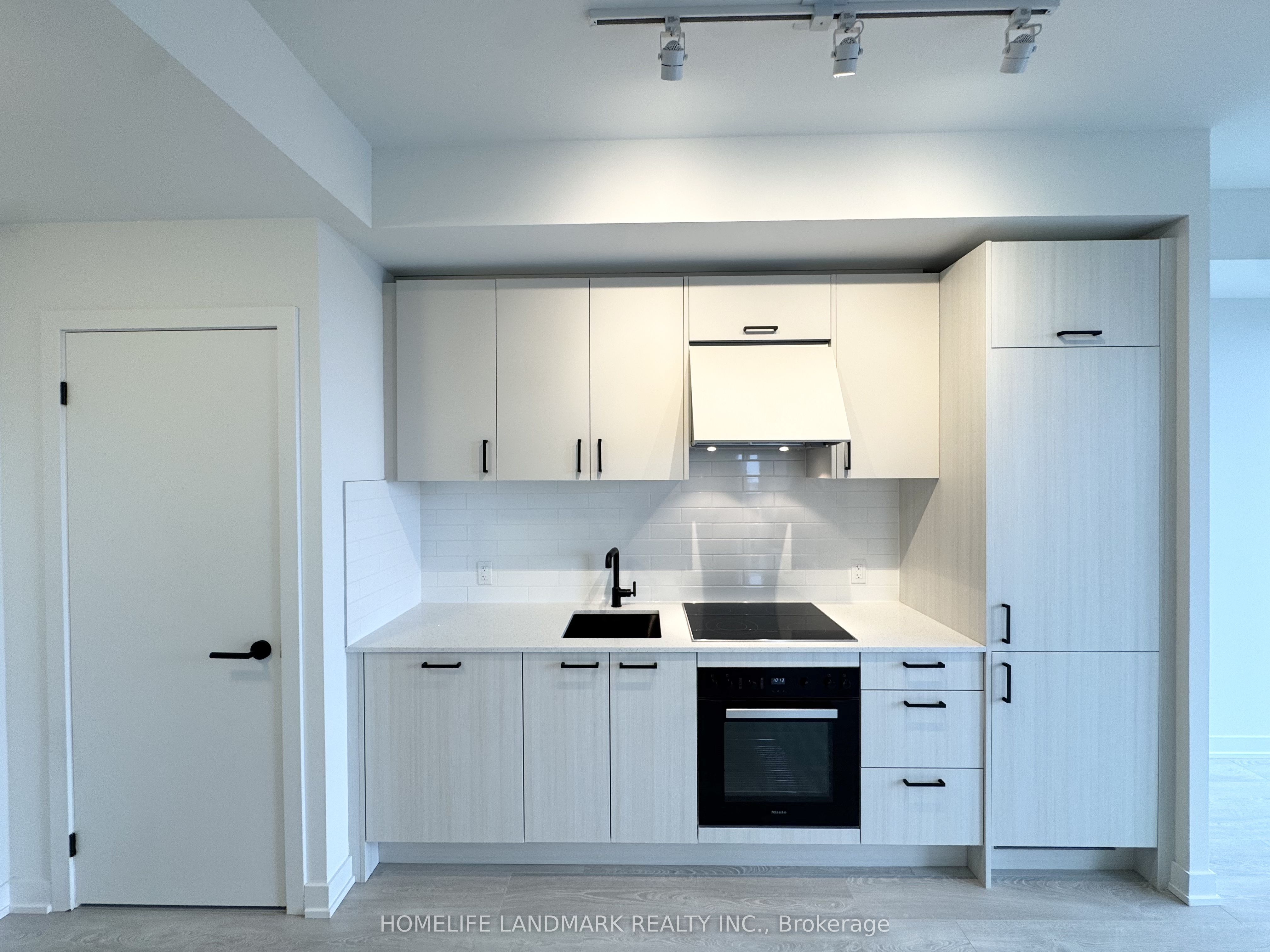 Additional image 3 of 1010-5 Quarrington Lane, Toronto, ON, M3C 0S5