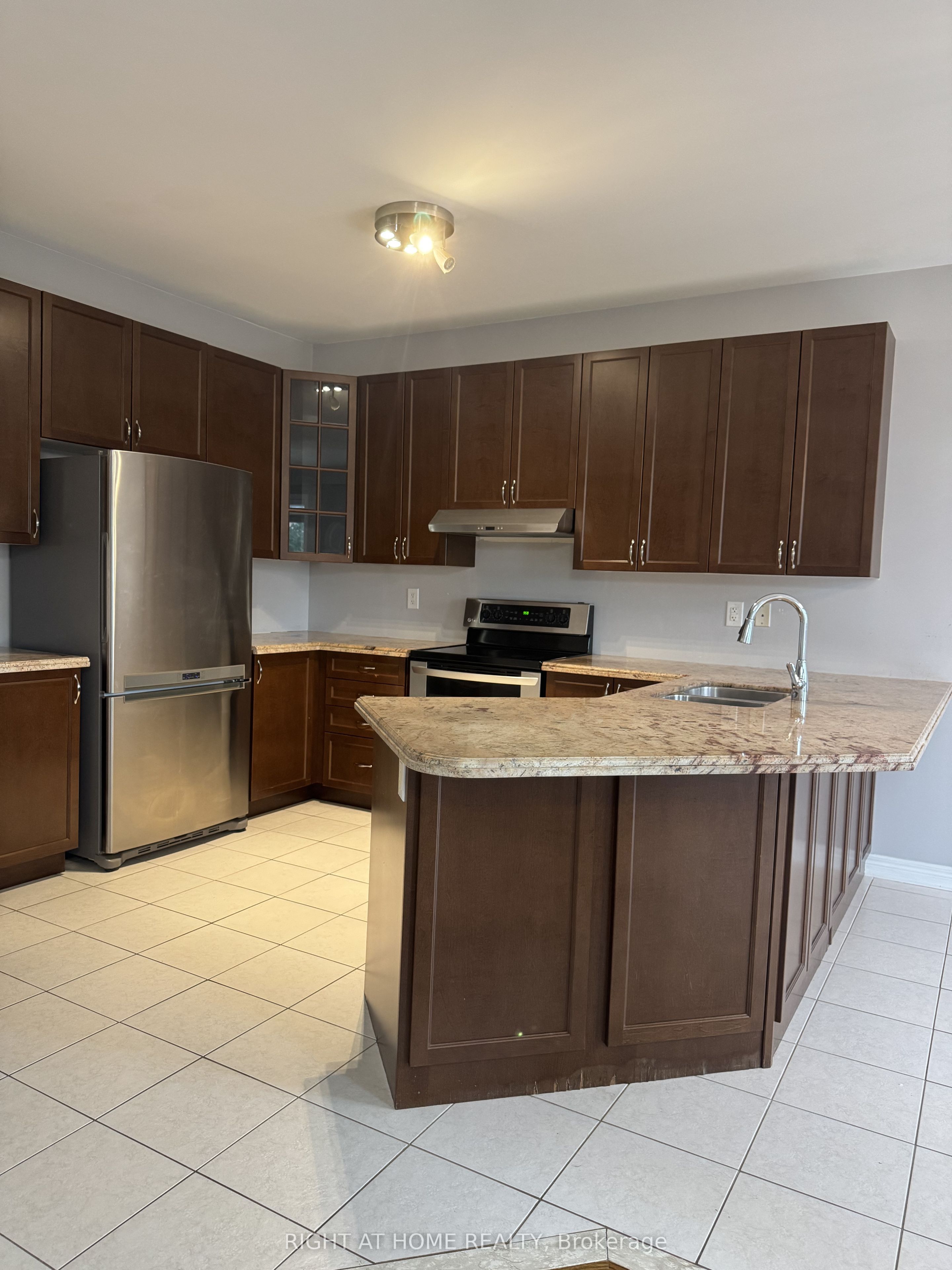 Additional image 2 of 2379 Quetico Crescent, Oakville, ON, L6M 0J3