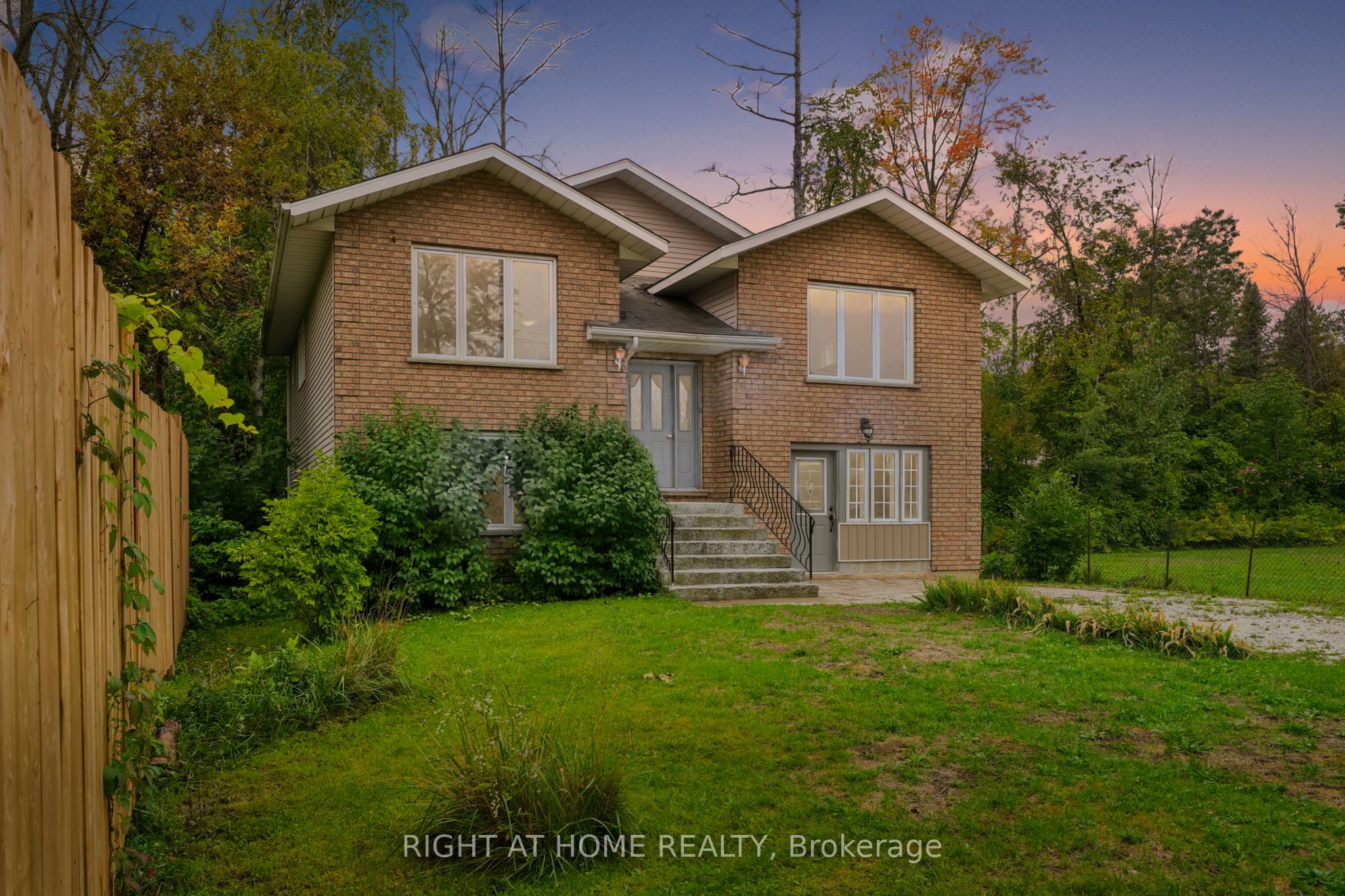 138 45th Street N, Wasaga Beach, ON, L9Z 1Z2