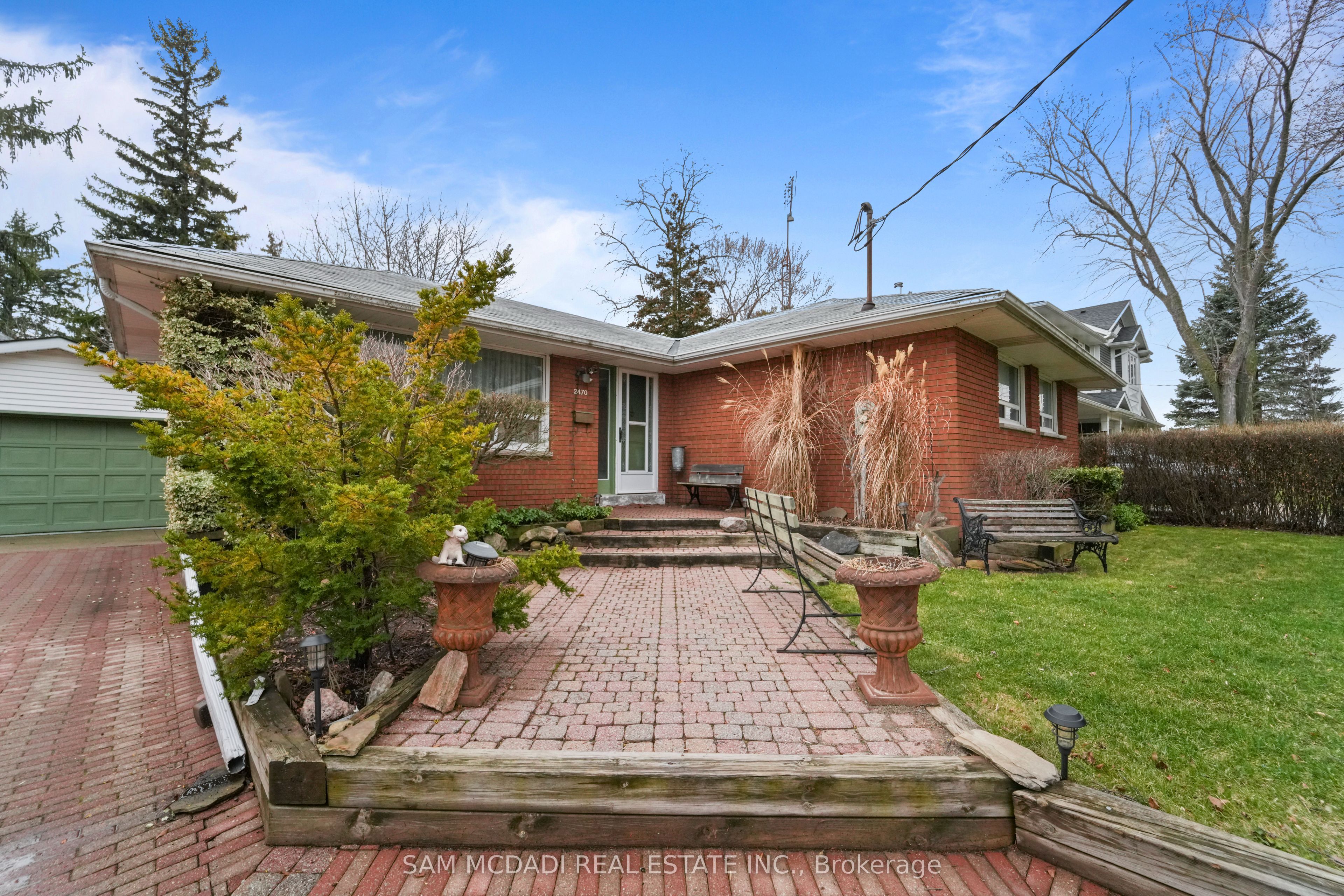 Additional image 3 of 2470 Meadowood Crescent, Oakville, ON, L6L 1V6