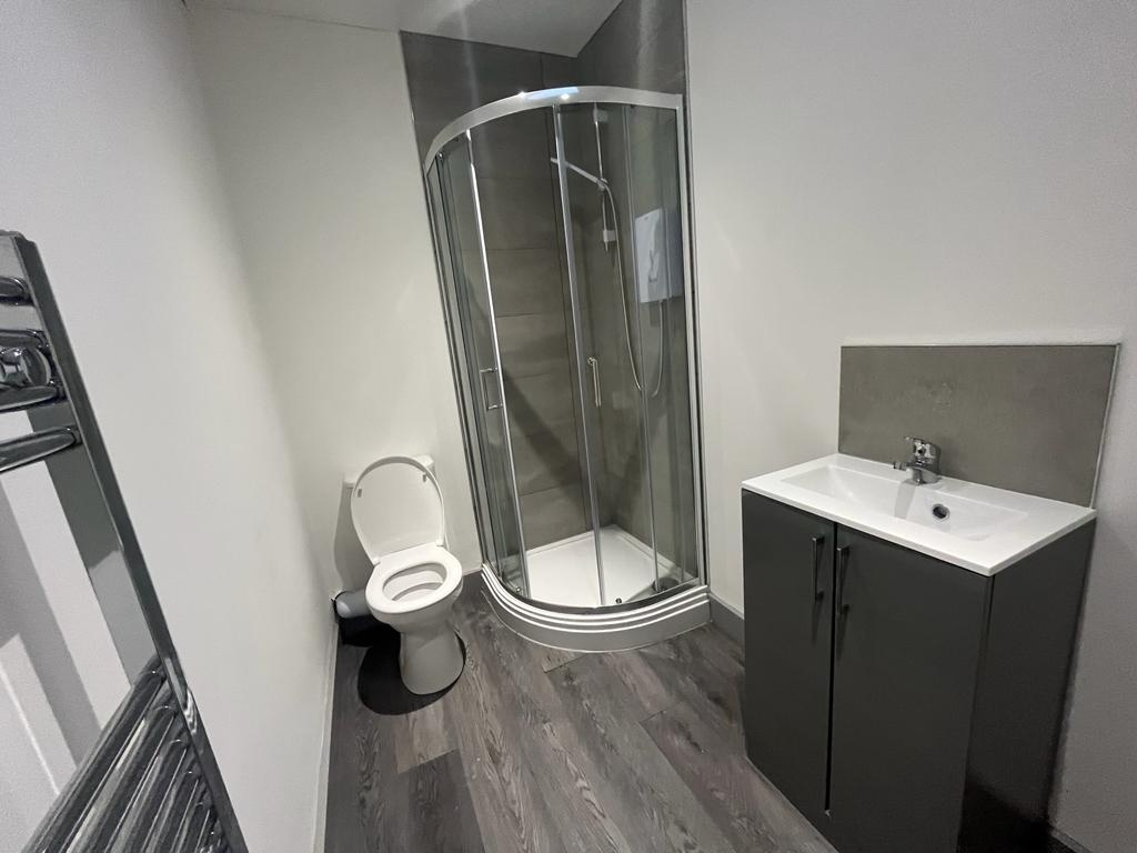 1 Bed Flat, Harehills Avenue, LS8, N1 7GU photo 3
