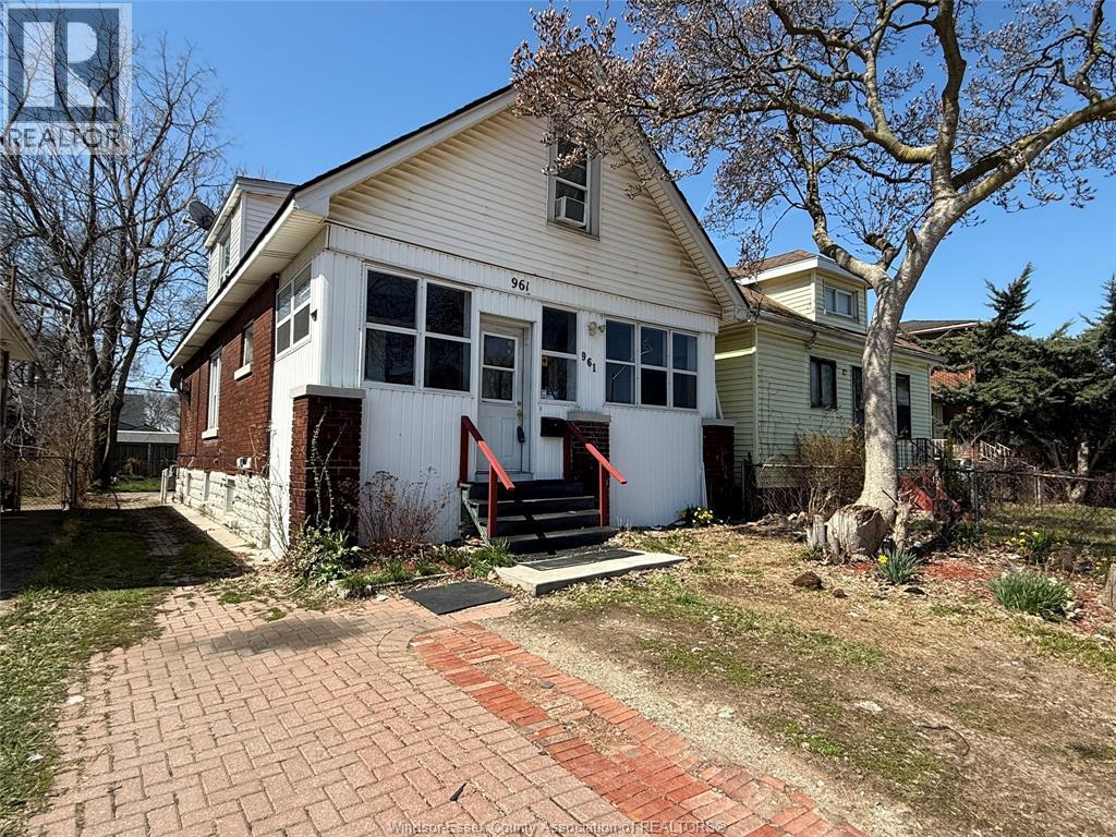 961 Campbell , Windsor, ON, N9B2J4