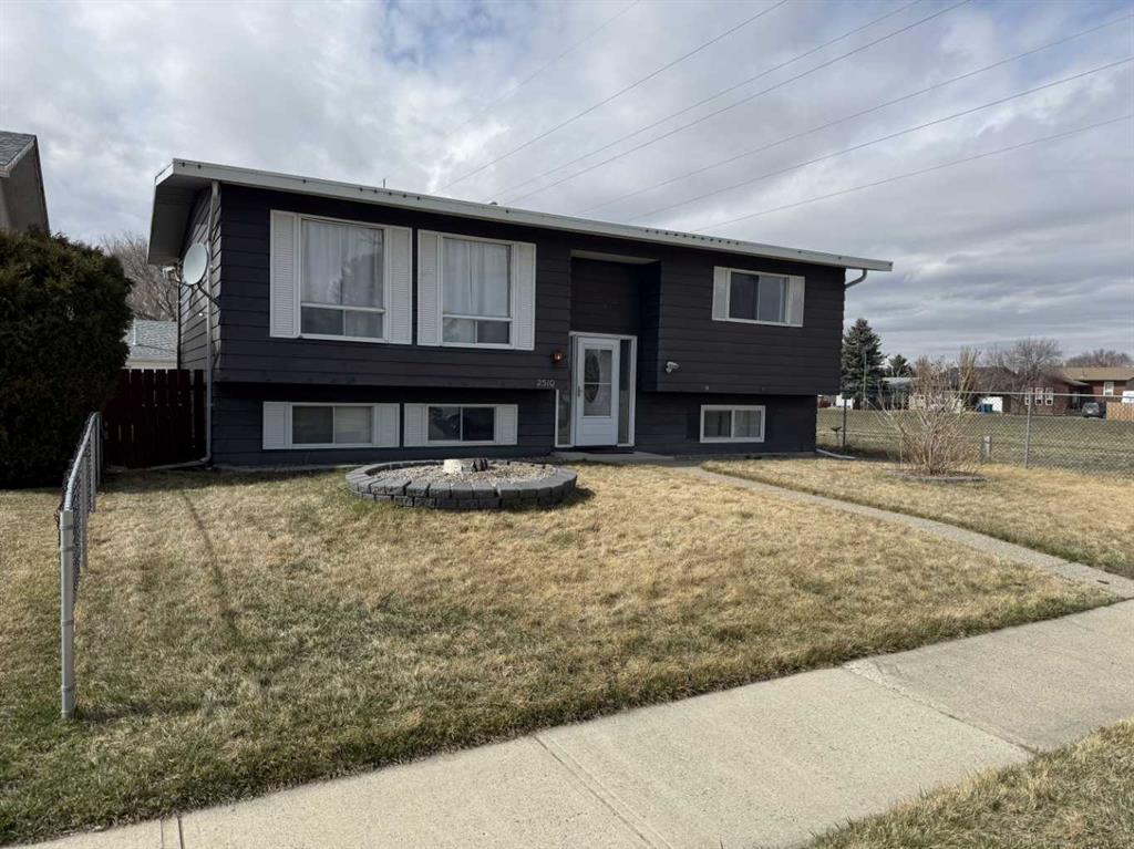 2510 18 Street N, Lethbridge, AB, T1H4M8