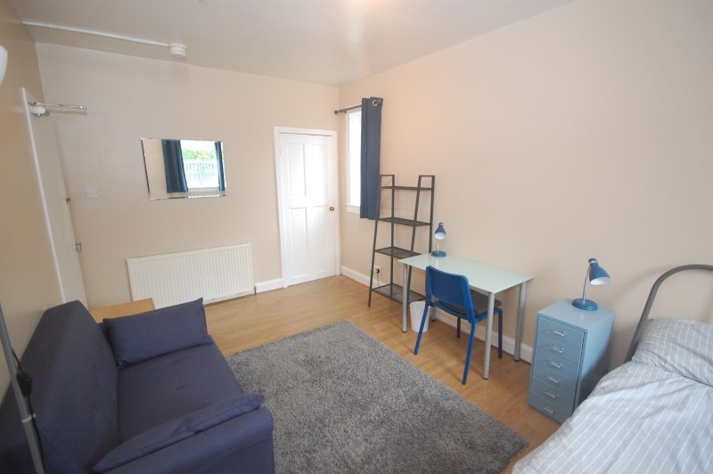Room in a Shared Flat, Broomhouse St South, EH11, N1 7GU photo 5