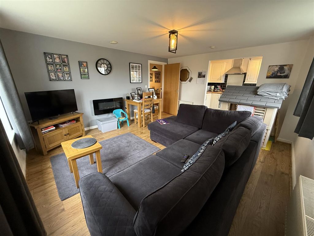 Additional image 8 of 2 bed flat for saleRhodfa'r Ceffyl, Ffoslas, Kidwelly SA17