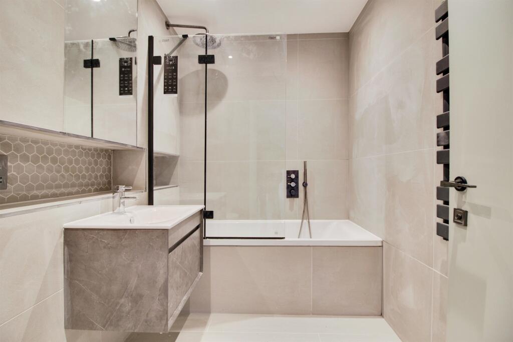 Additional image 13 of Stonehills, Welwyn Garden City