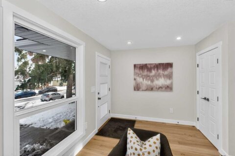 Additional image 8 of 12031 Candiac Road SW, Calgary, AB, T2W1L1