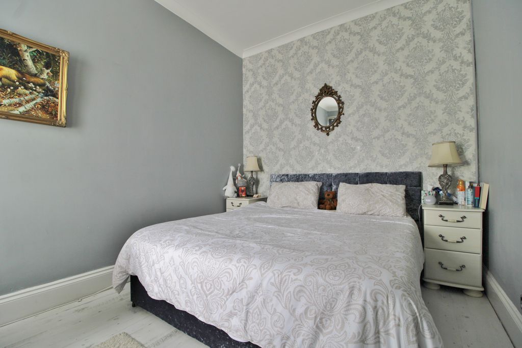 Additional image 4 of 2 bed flat for saleWhitwell Road, Southsea PO4