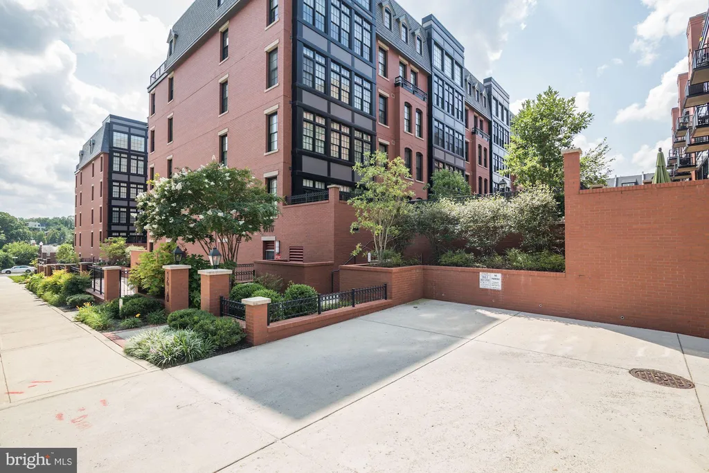 1610 Queen Street Unit 225, Arlington, VA 22209
