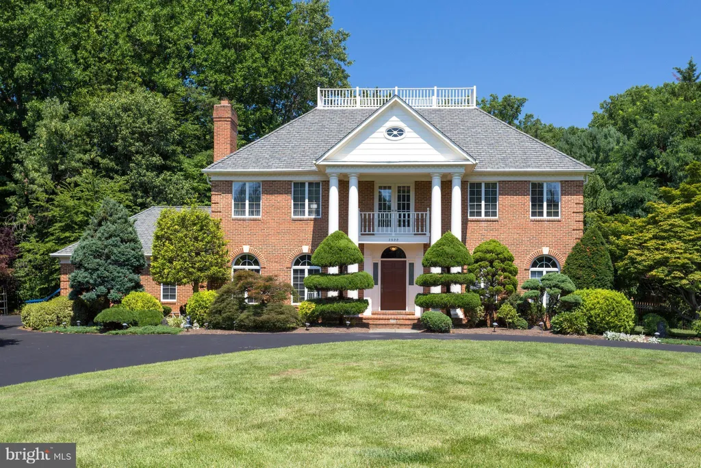 7300 Linganore Court, McLean, VA 22102