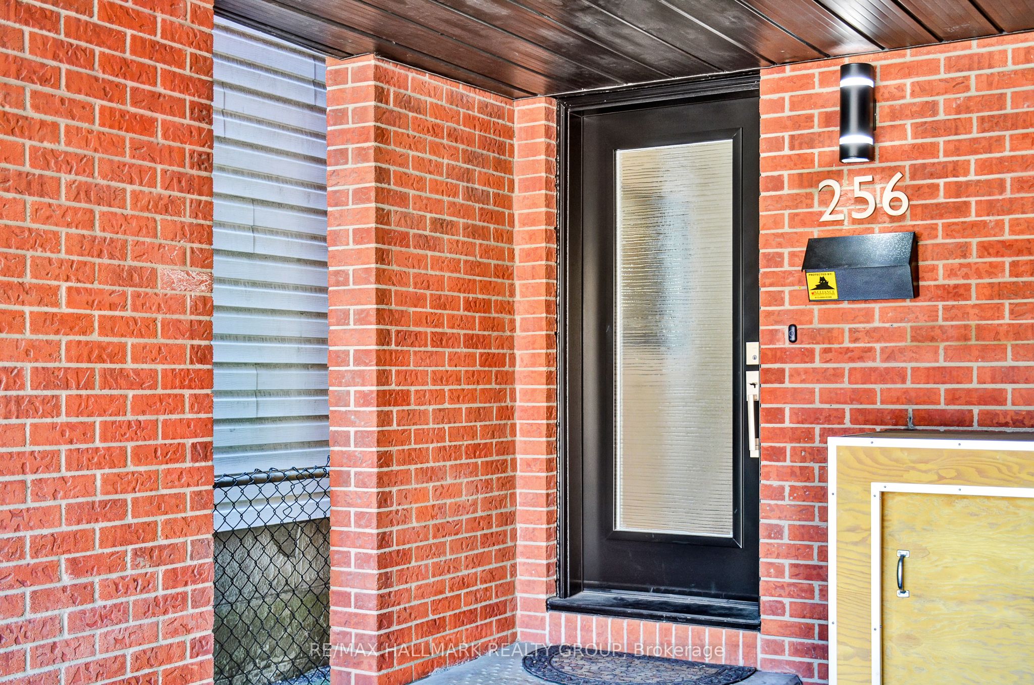 Additional image 2 of 256 Bruyere Street, Ottawa, ON, K1N 5E6