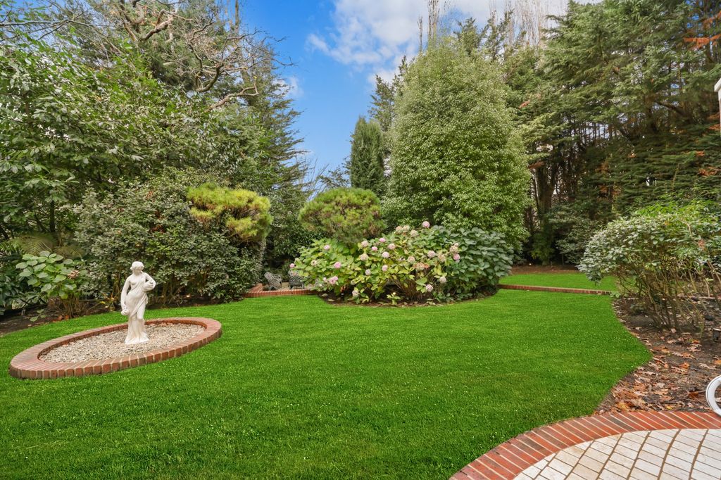 Additional image 5 of 8 bed detached house for saleByron Drive, London N2