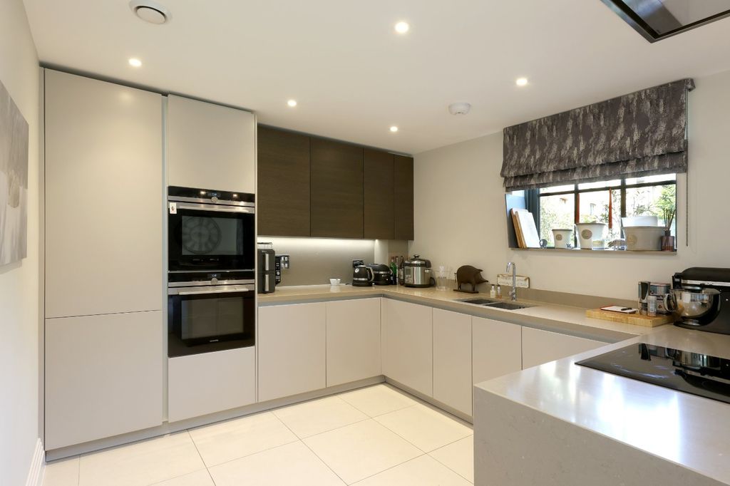 Additional image 3 of 2 bed flat for saleGlen Island, Taplow, Buckinghamshire SL6
