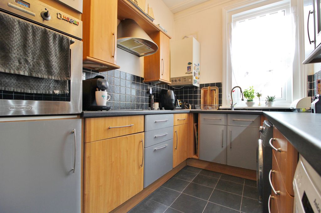 Additional image 8 of 2 bed flat for saleWhitwell Road, Southsea PO4