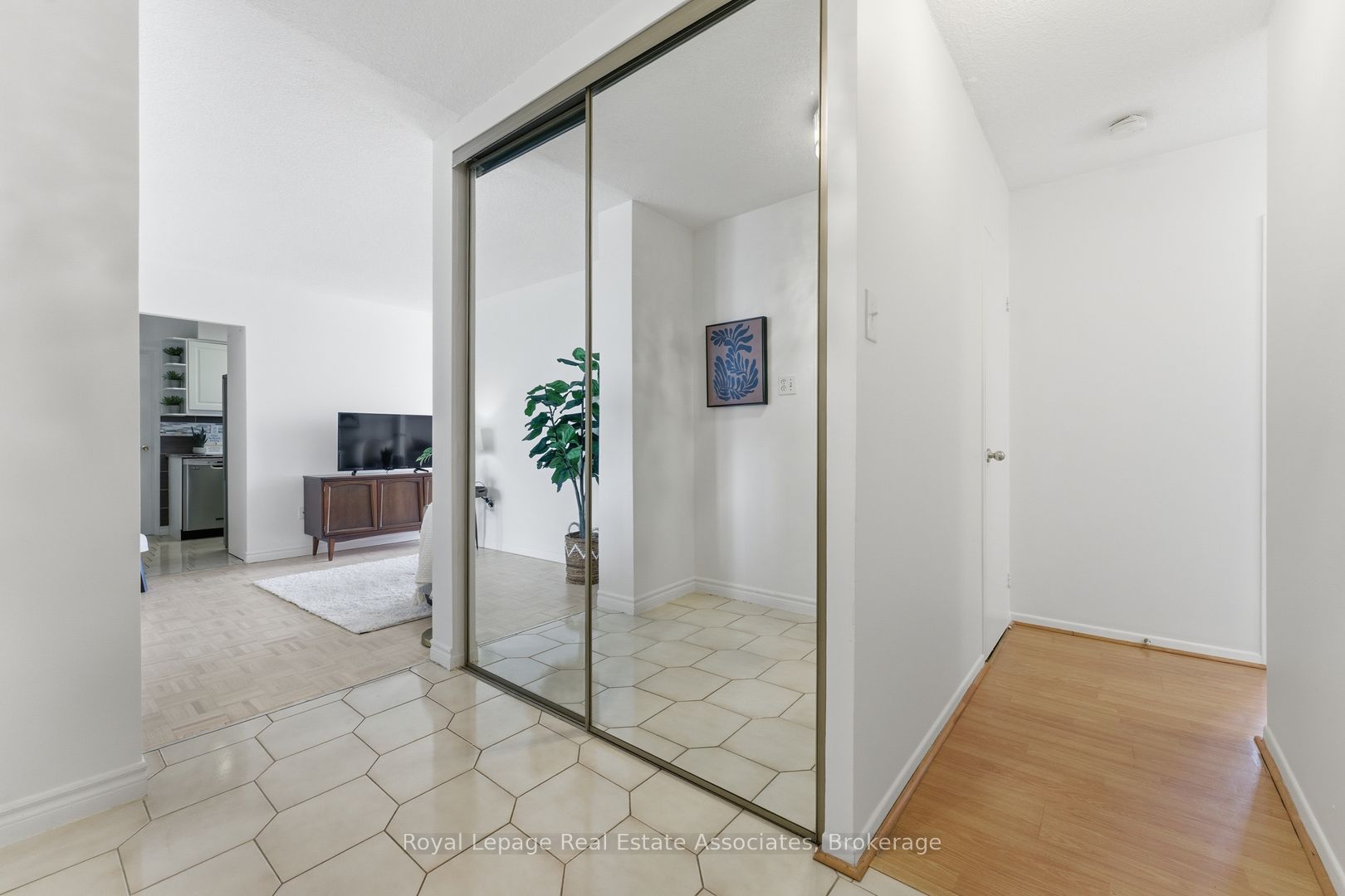 Additional image 3 of 1010-3170 Kirwin Avenue, Mississauga, ON, L5A 3R1